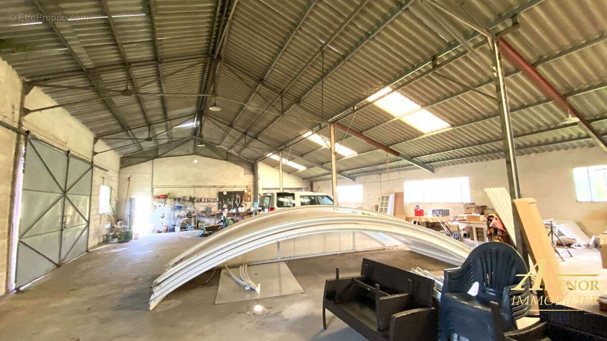 Maison avec piscine, studio et hangar de 255m²  - 24310 Bourdeilles - photo 17