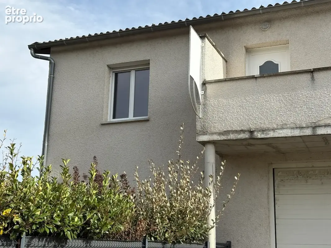A feurs (42). appartement  t3  relooké  avec  place de parking ,  quartier calme - photo 8