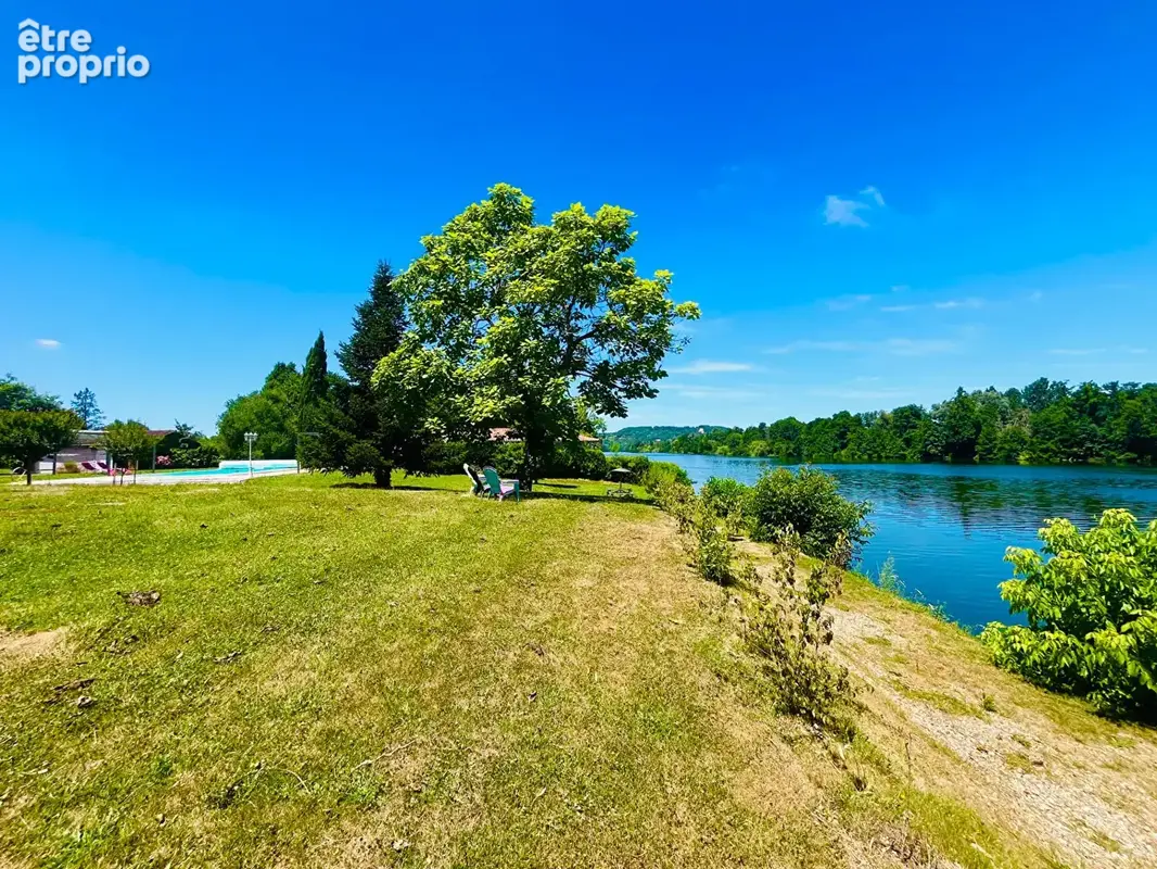 Au Temple/Lot, magnifique propriété au bord du Lot, avec parc et piscine. - photo 6