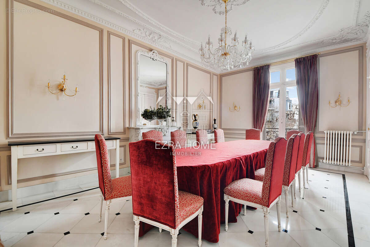 Appartement à PARIS-8E