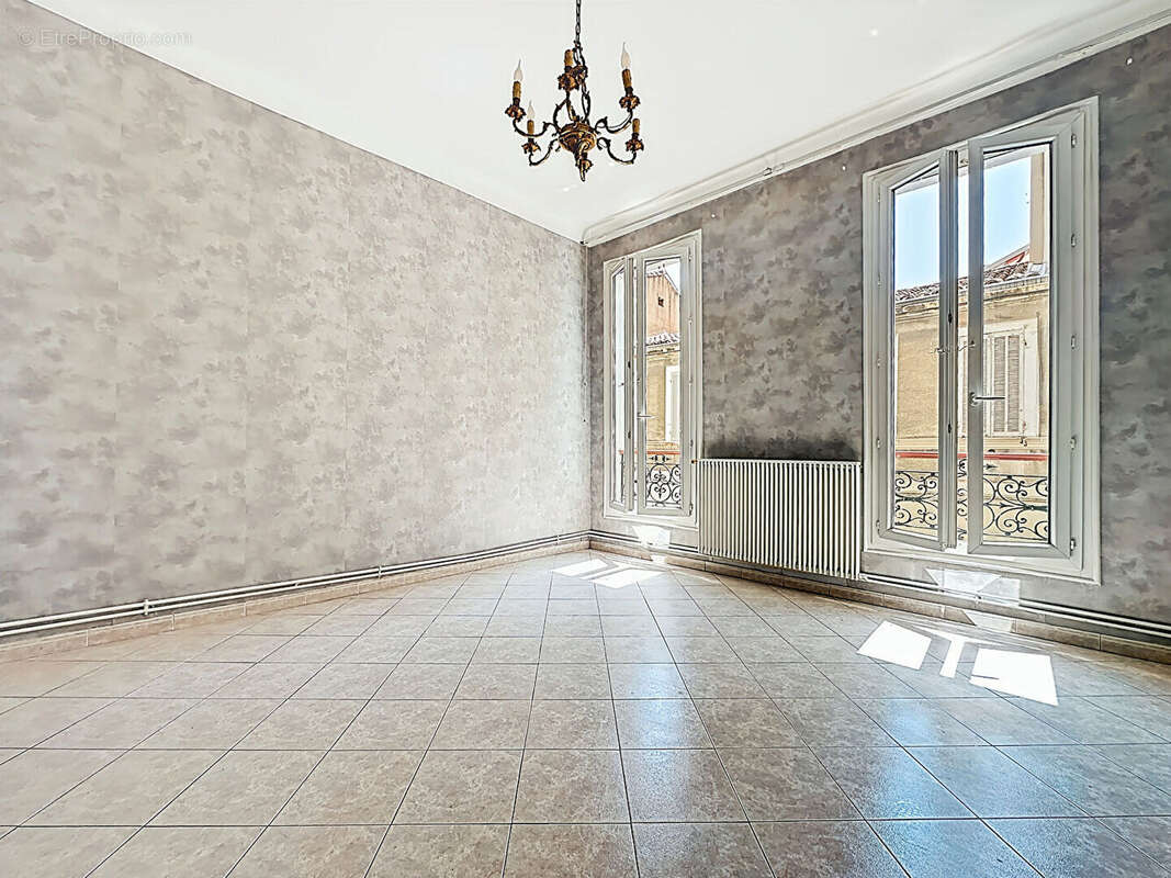 Appartement à MARSEILLE-5E