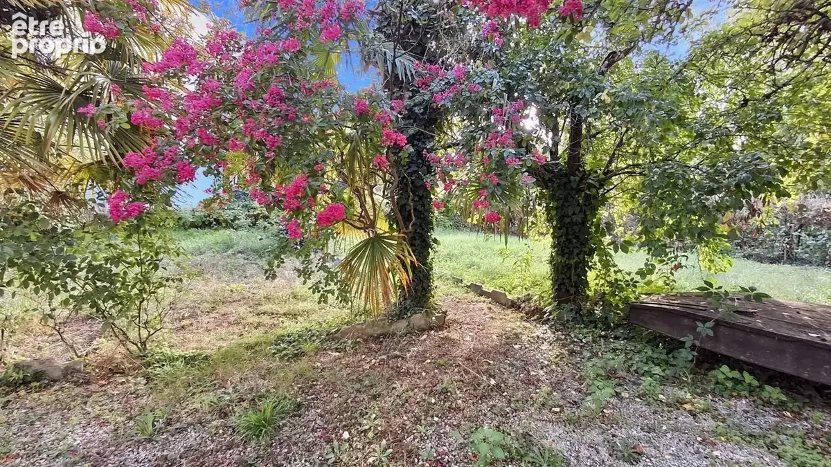 PÉRIGUEUX – Maison avec jardin, garages et accès direct à la voie verte - photo 11