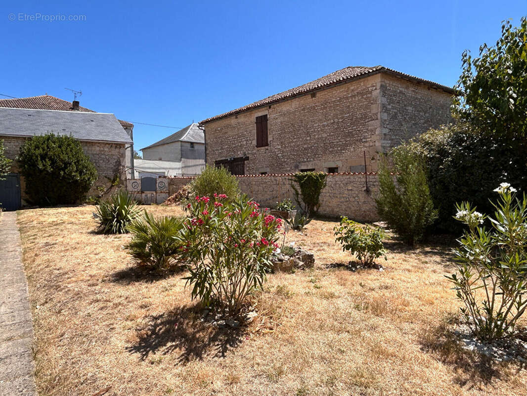 Maison 260m² à sauzé-entre-bois - photo 16