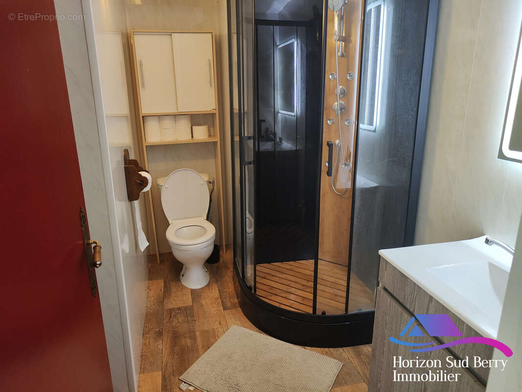 SDE / WC - Maison à LA CHATRE