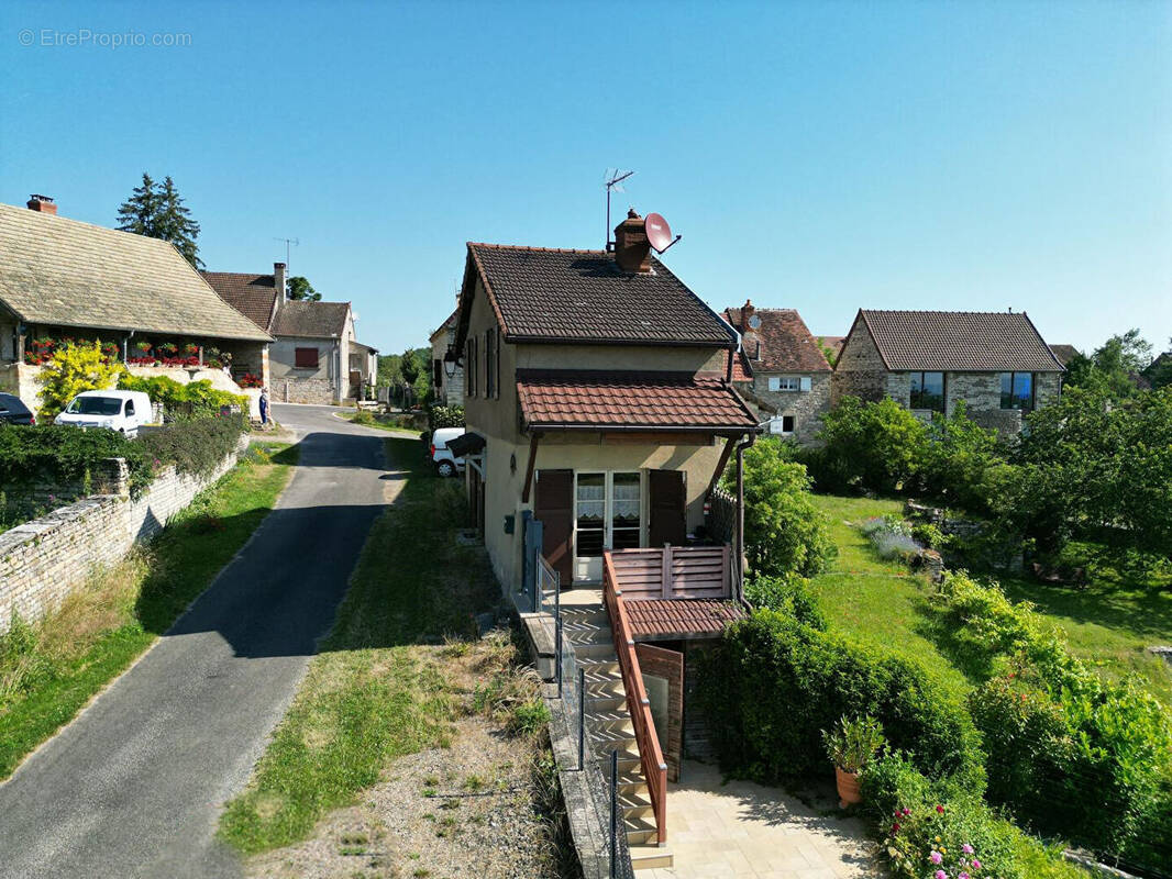 Maison à SAINT-YTHAIRE