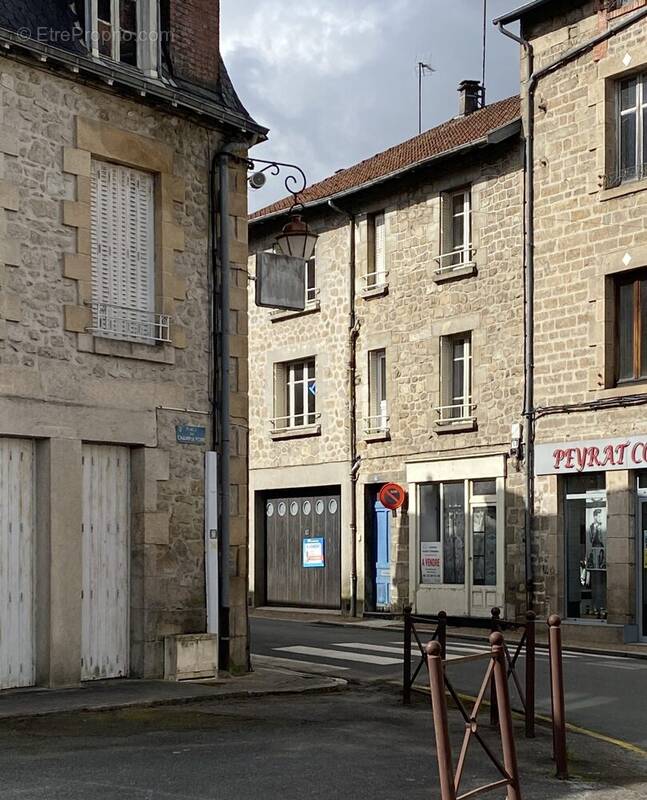 Maison à PEYRAT-LE-CHATEAU