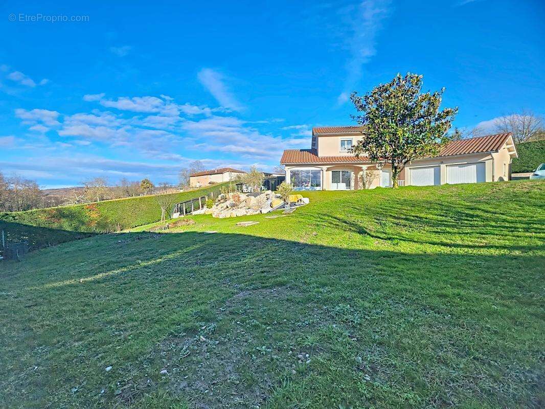 Maison à EYZIN-PINET