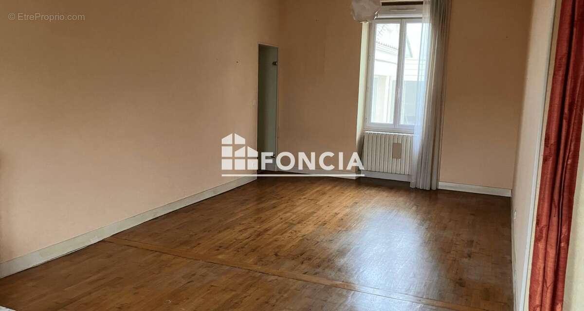 Maison à SAINT-YRIEIX-SUR-CHARENTE