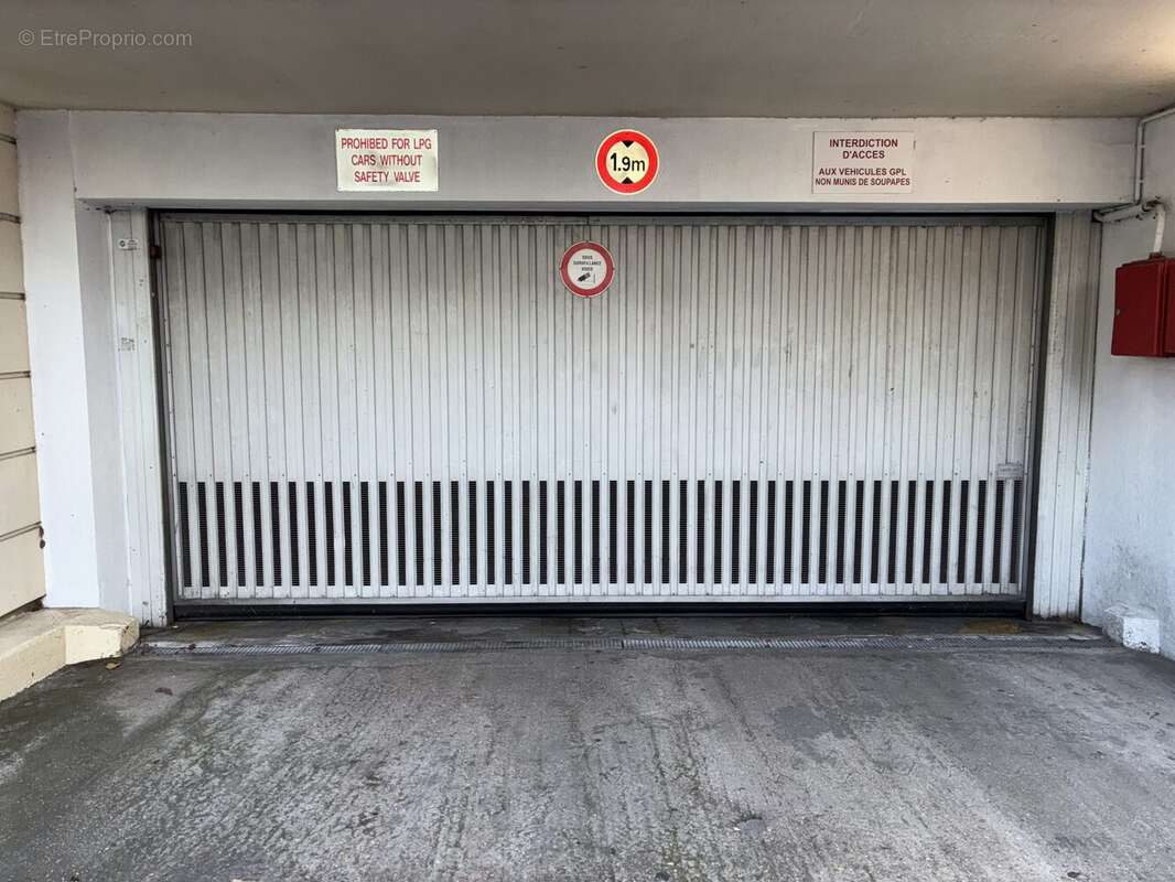 Parking à CHARENTON-LE-PONT