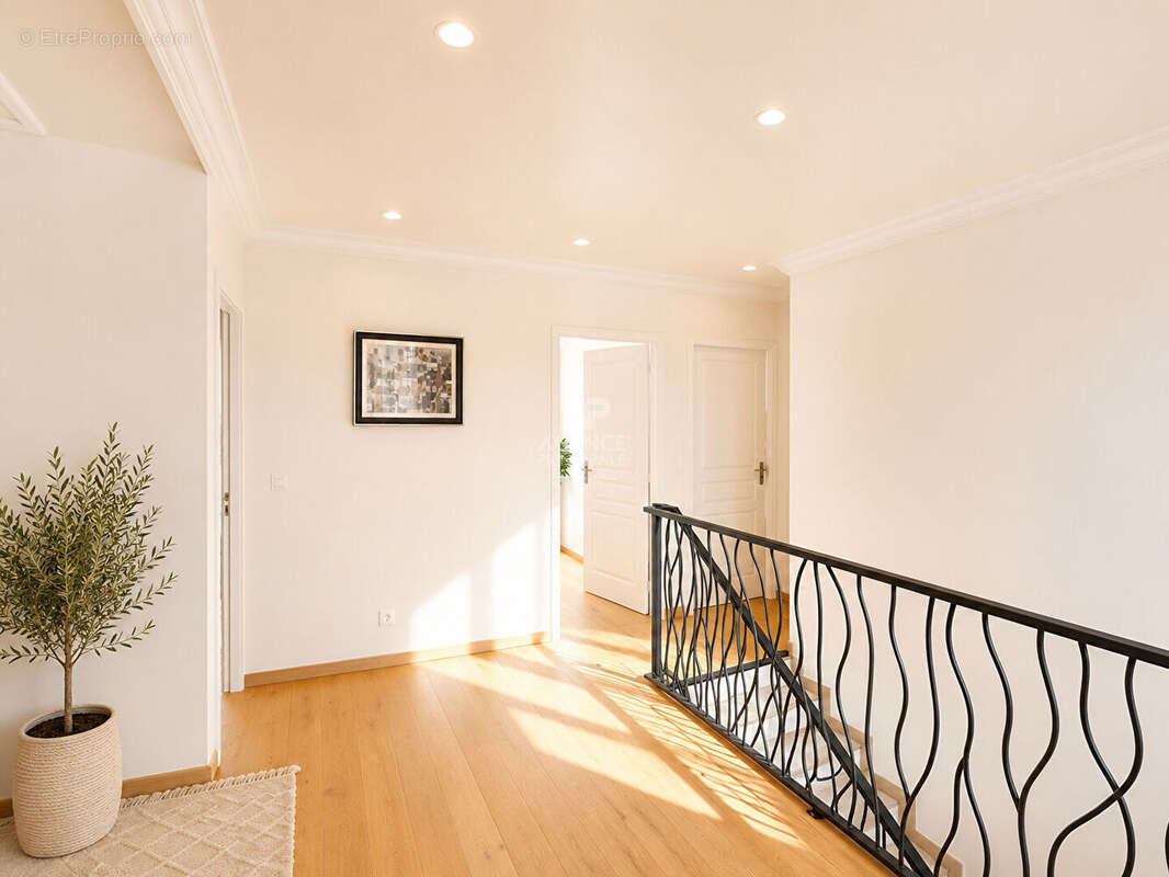 Maison à VERNEUIL-SUR-SEINE
