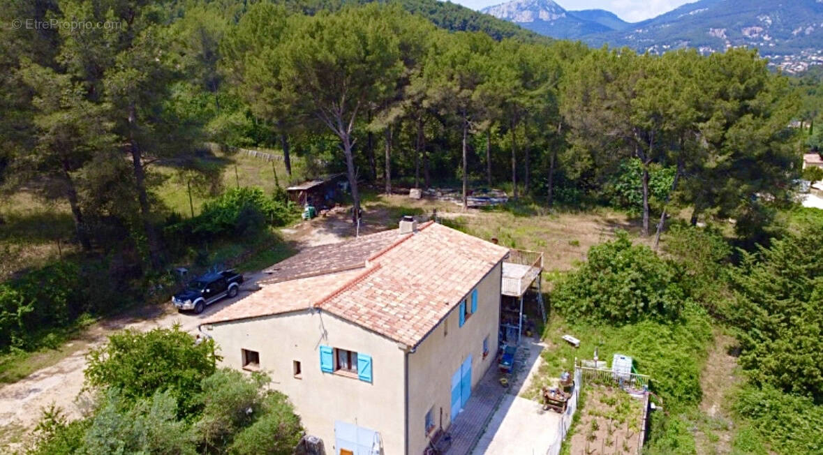 Maison à LE REVEST-LES-EAUX
