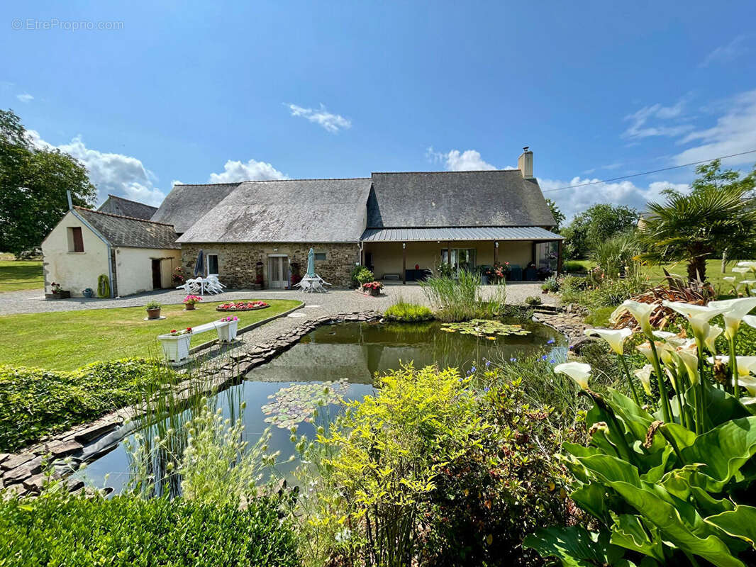 Maison à BAZOUGES-LA-PEROUSE
