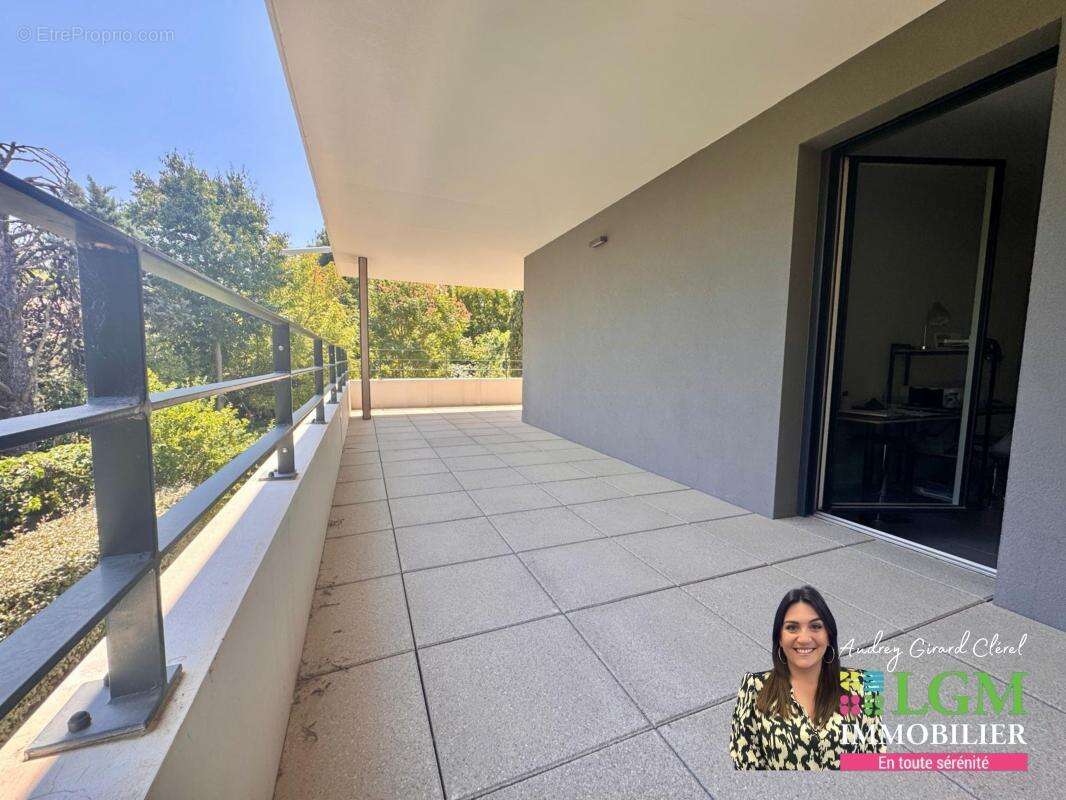  Duplex T4 comme une maison avec jardin privé, 100m2 d'extérieur, terrasses, garage attenant – centre du village  - photo 4