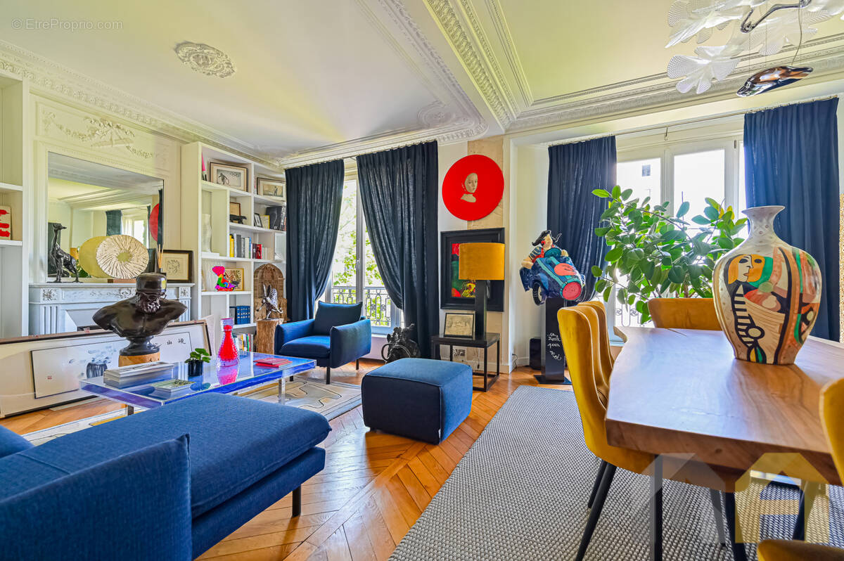 Appartement à PARIS-16E