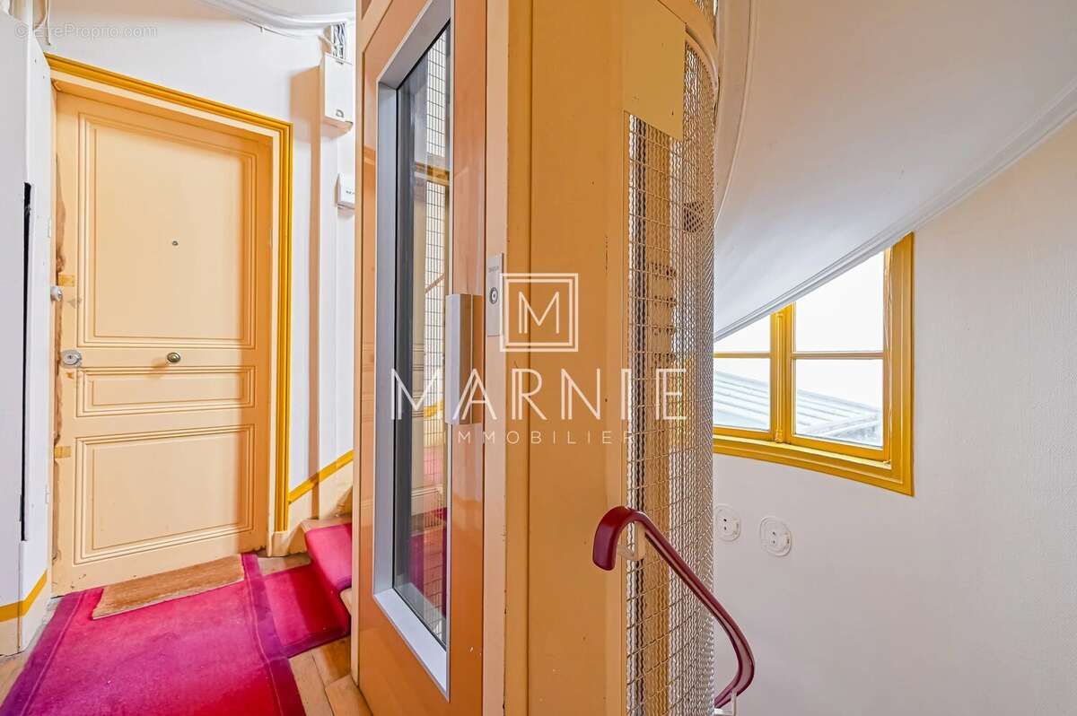 Appartement à PARIS-17E