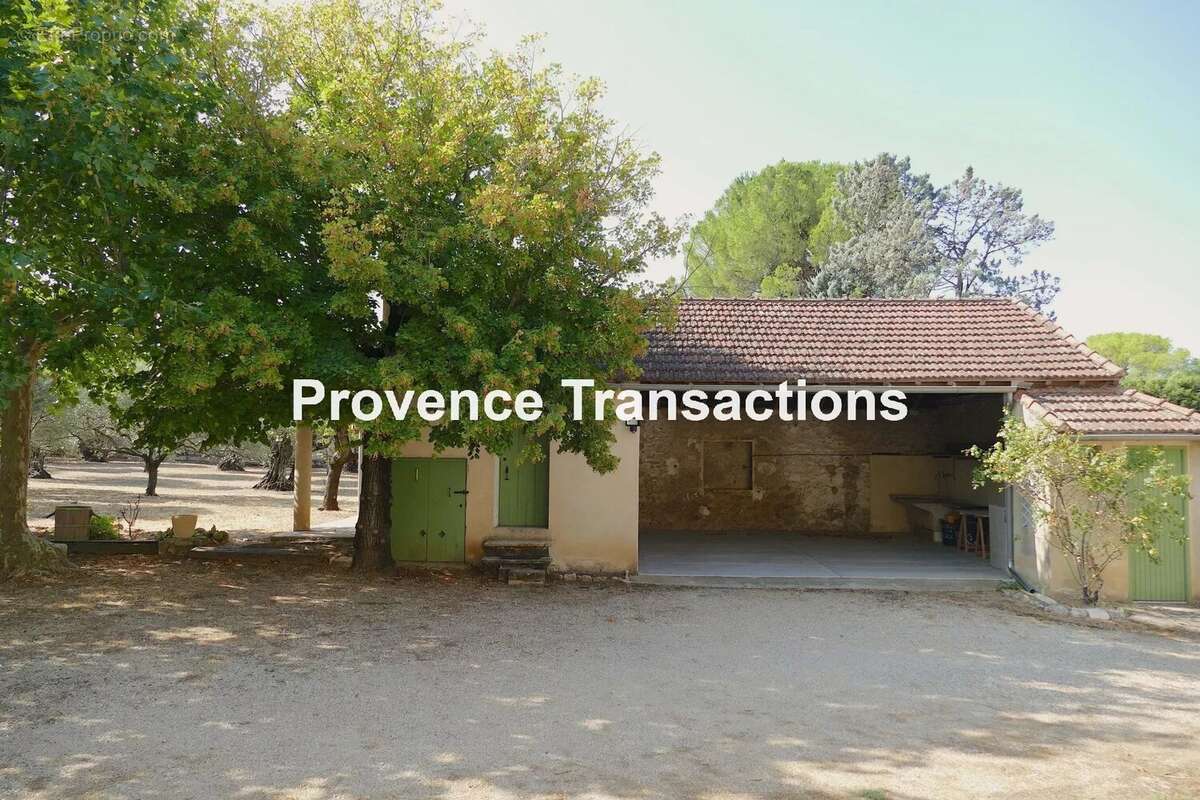 authentique mas rénové sur 2890m2 ! - photo 2