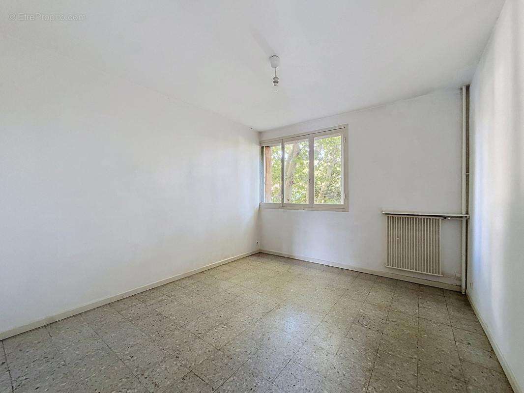 Avignon extra-muros proche rempart - t5 - terrasse - garage - photo 6