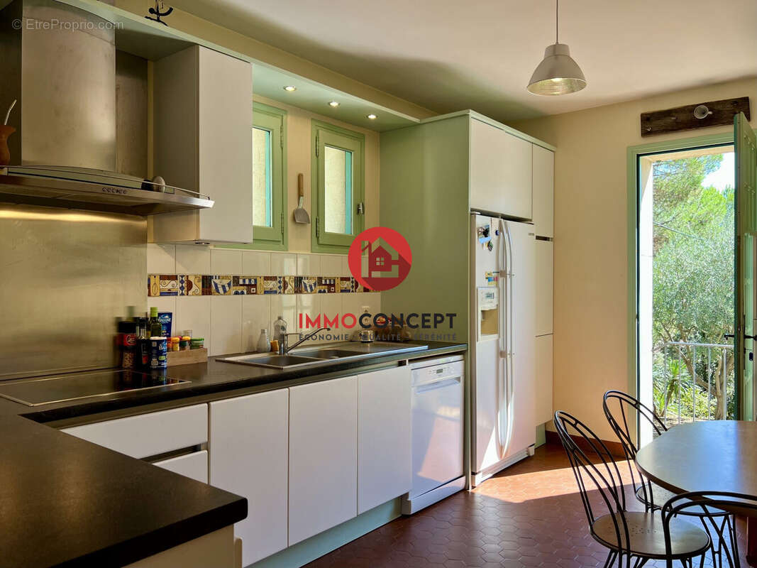 Maison 265 m² à Tresques  - photo 9