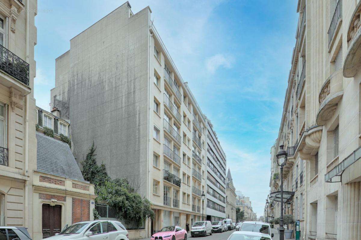 Appartement à PARIS-8E