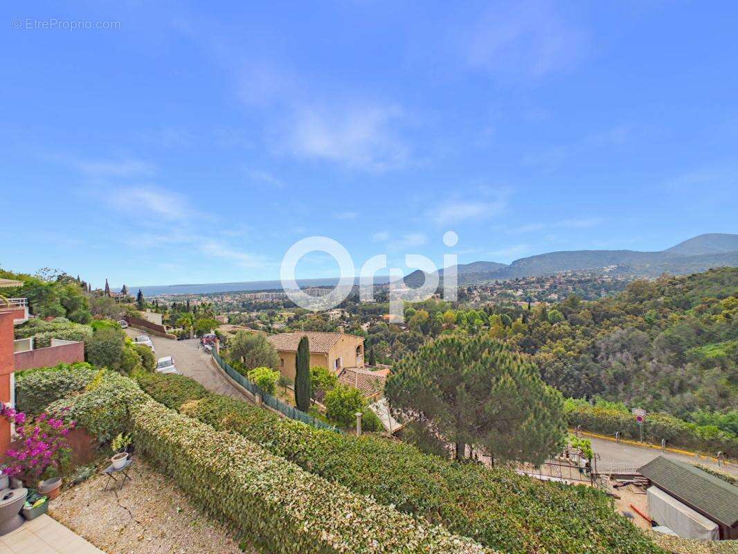 Appartement à MANDELIEU-LA-NAPOULE