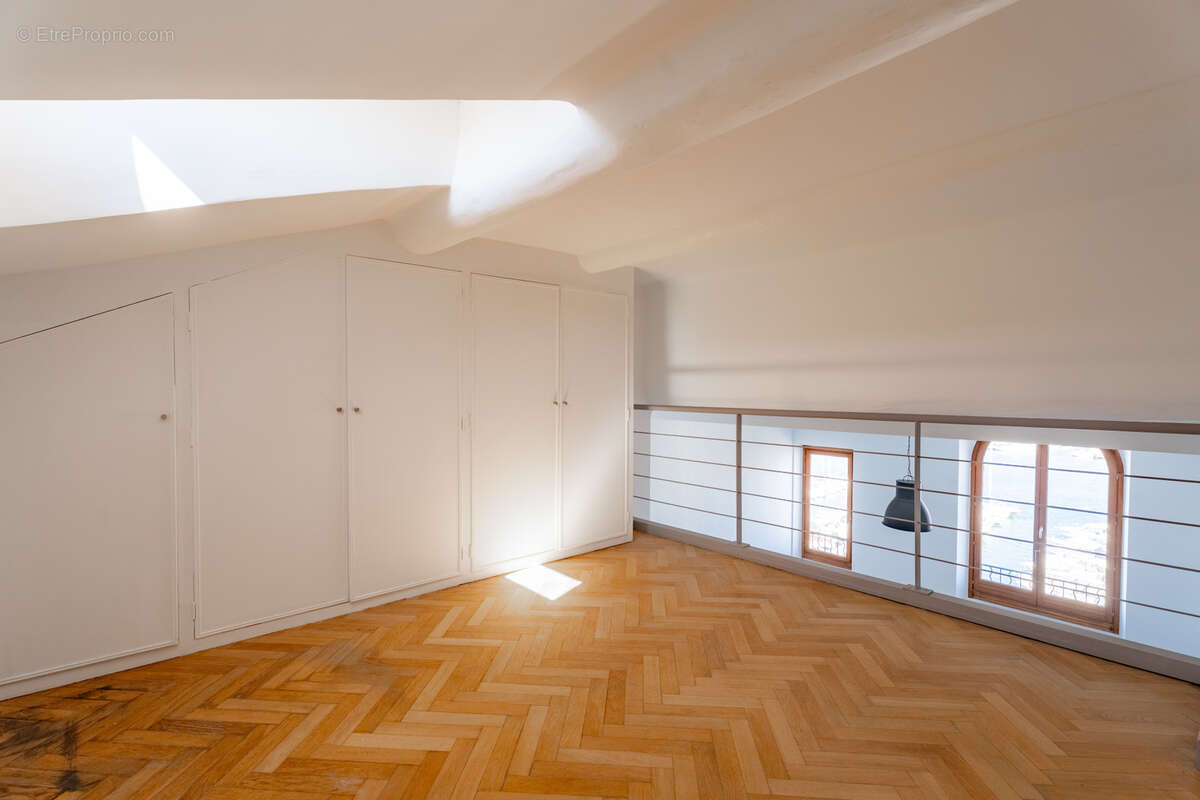 Appartement à MARSEILLE-1E