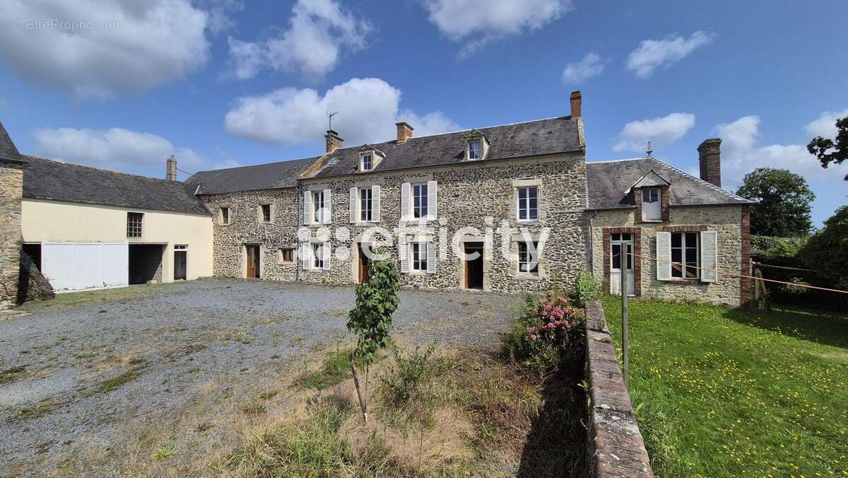 Maison à LE MOLAY-LITTRY