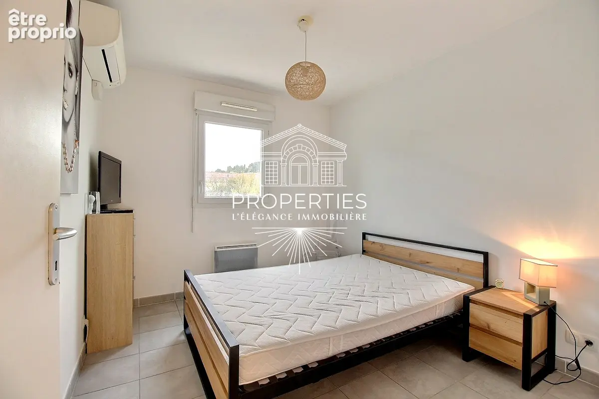 Cogolin - centre ville -t3  recent-- 53m²  ascenseur - terrasse - garage - photo 5