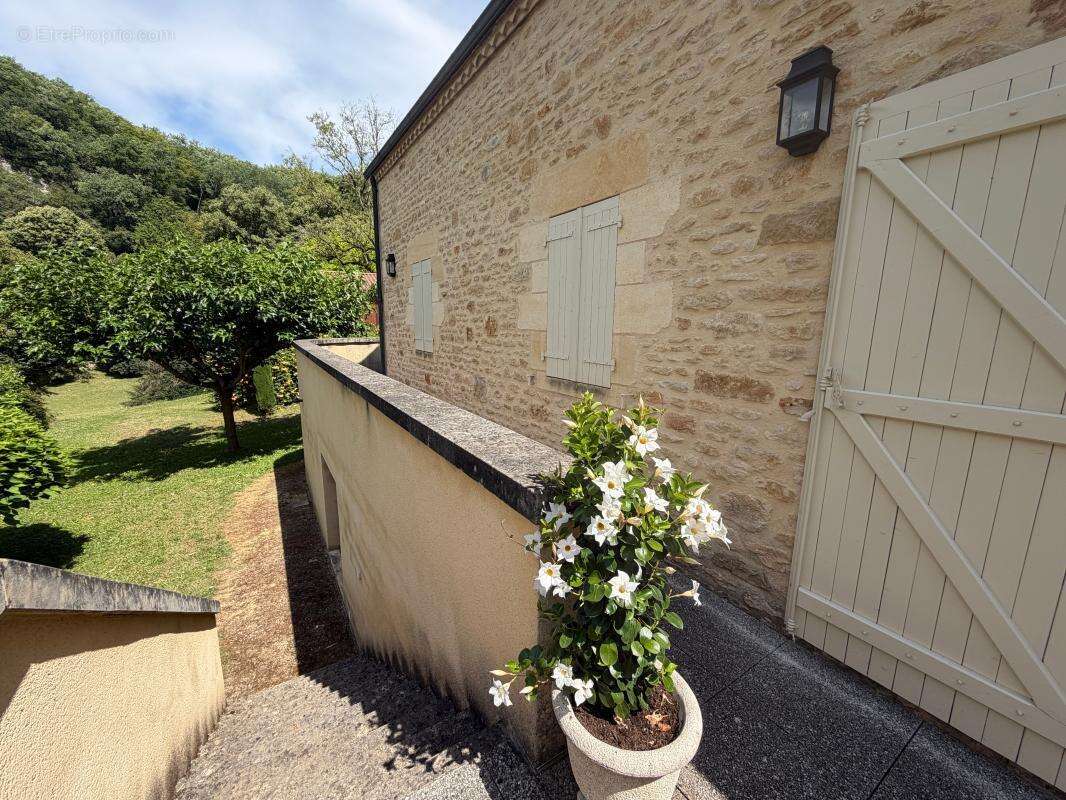 Maison de charme entièrement rénovée avec garage et jardin au cœur de La Roque-Gageac - photo 29