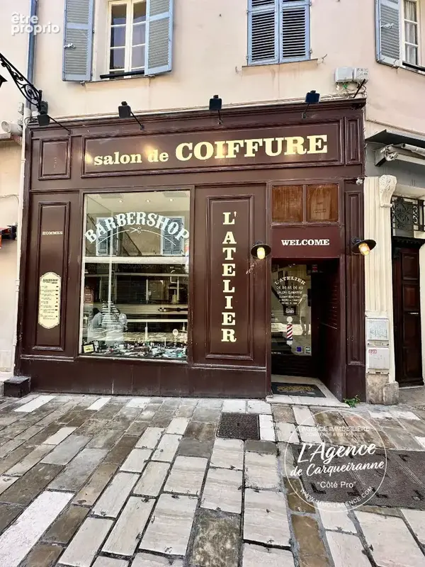 Fonds de commerce salon de coiffure barbier 55 m2 idealement situe dans le centre ville de hyeres - photo 4