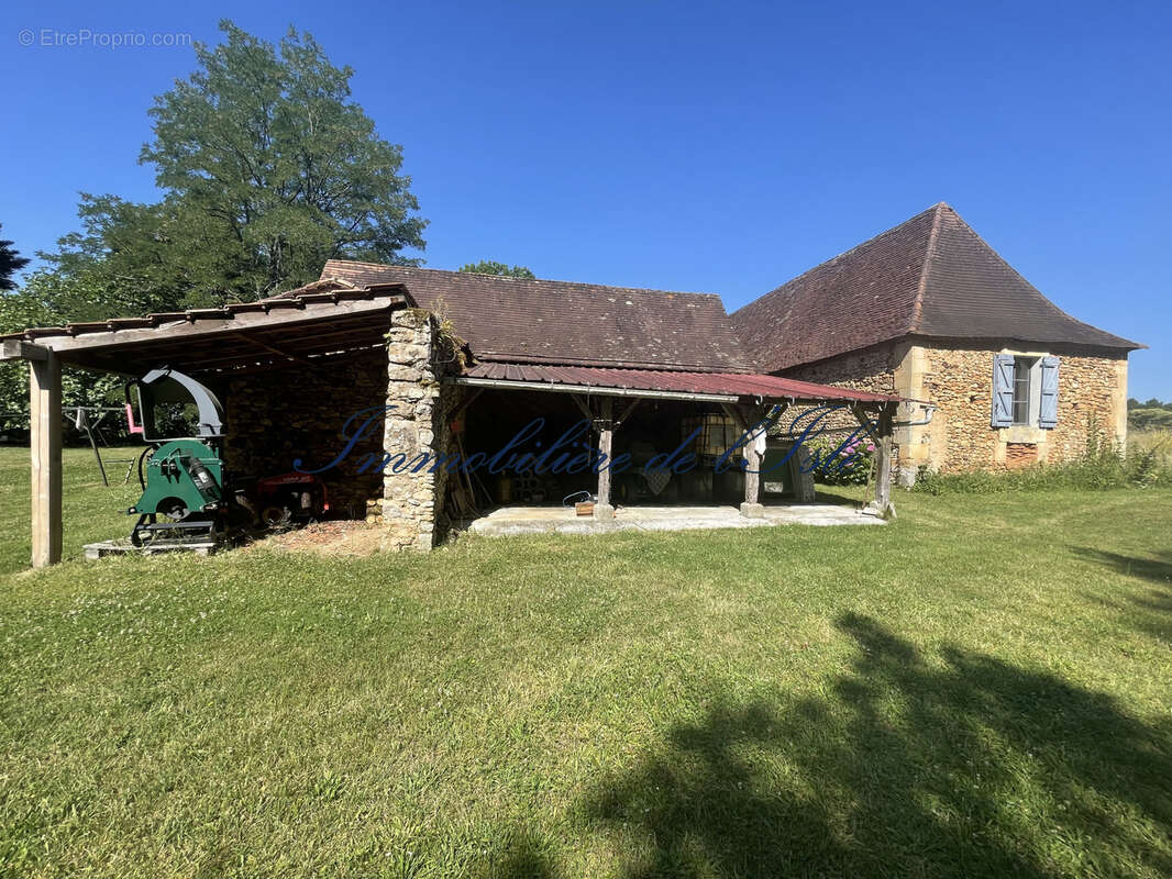 Propriete en pierres avec dependances et fort potentiel - photo 16