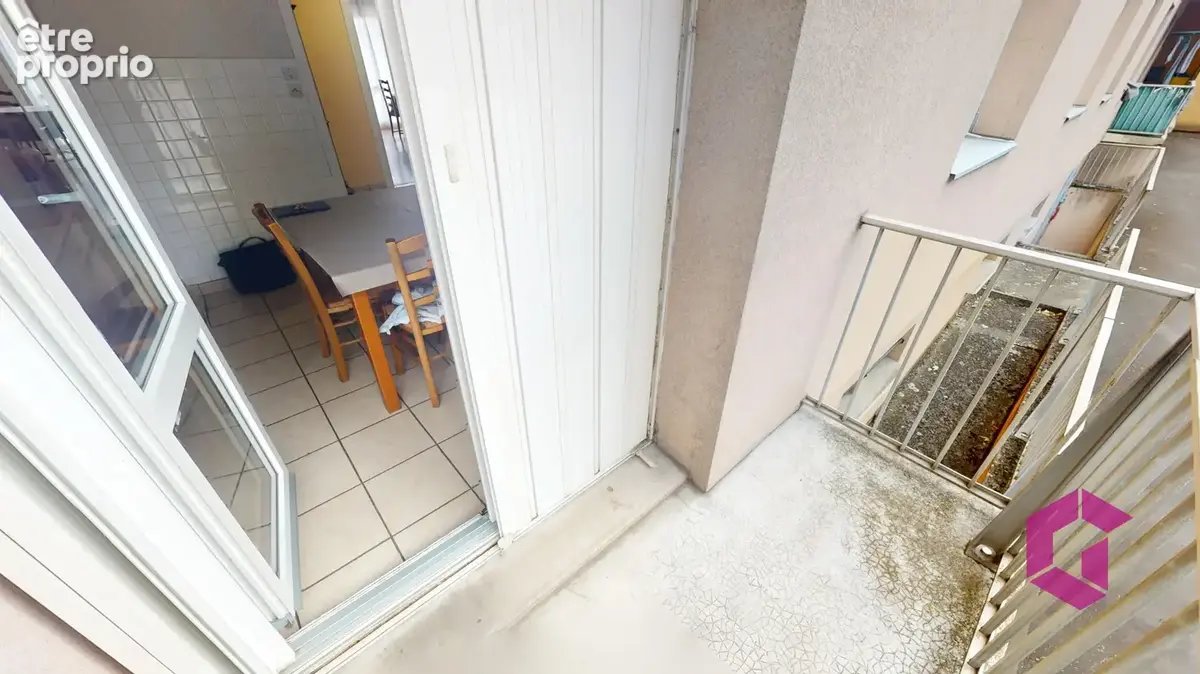 T4 traversant au 1er étage, avec ascenseur, balcons, cave et garage - photo 13