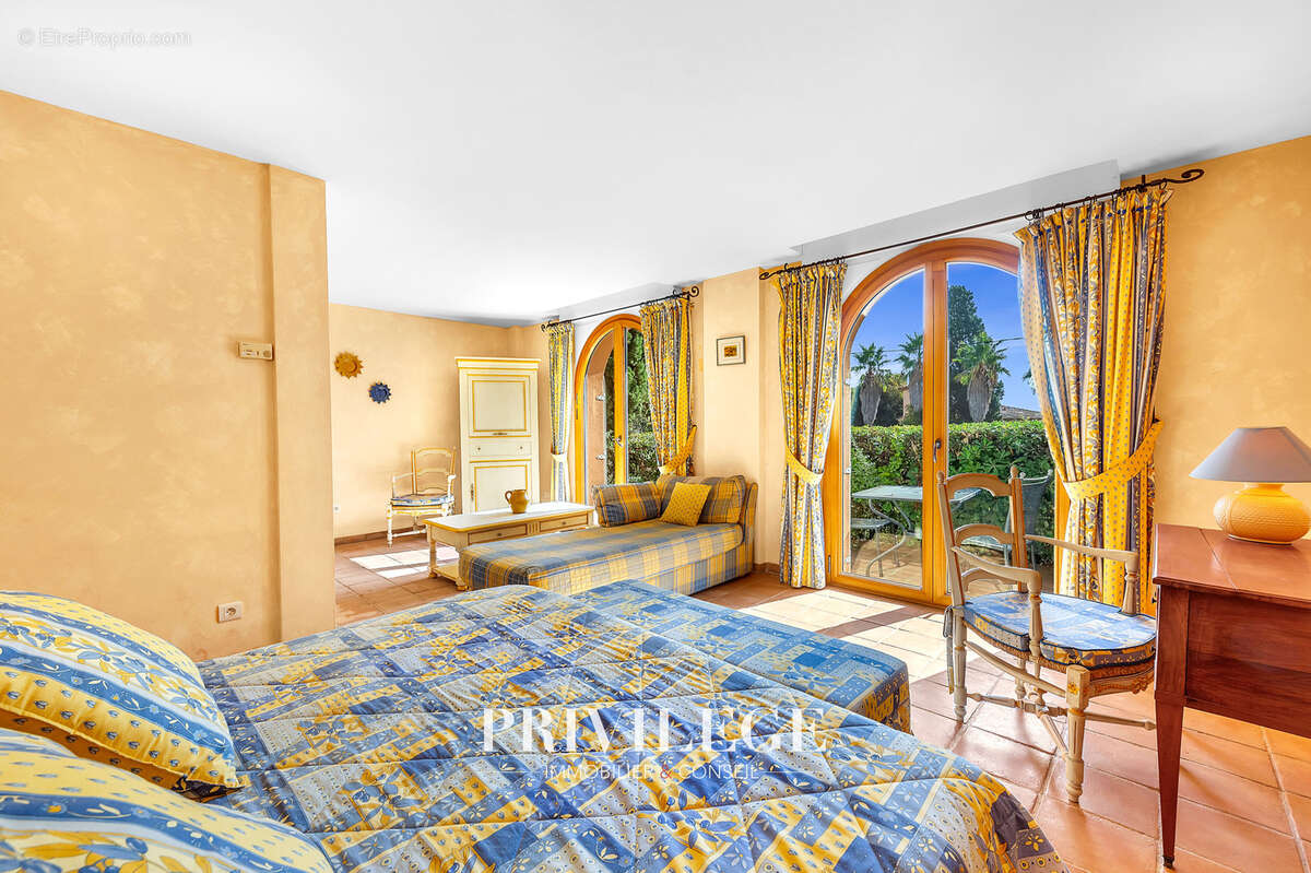 Maison à ROQUEBRUNE-SUR-ARGENS