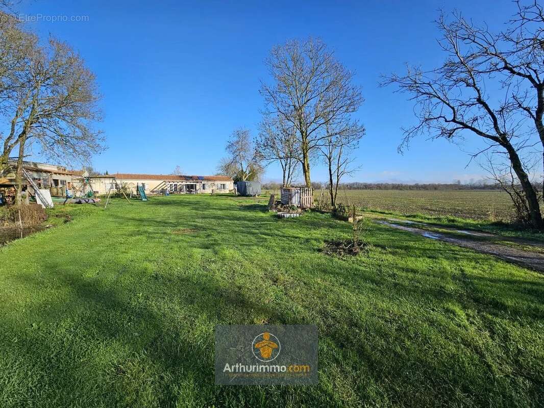 Maison à SAINT-JEAN-DE-LIVERSAY