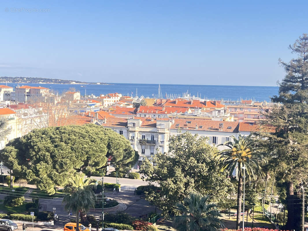 Appartement à VALLAURIS