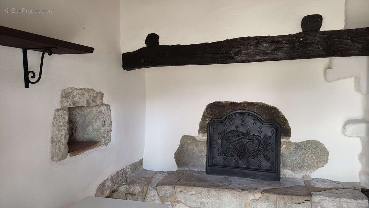 Maison à MONTAIGU-DE-QUERCY