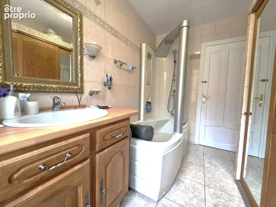 Maison individuelle 160m² avec 2 garages et jardin clos - photo 11