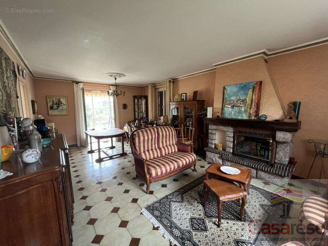 Maison 140 m² à Saint-Jean-De-Vaux  - photo 3