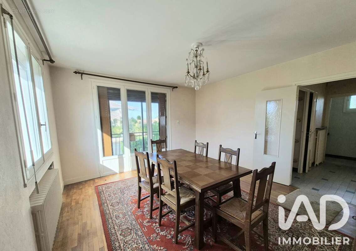 Maison 63 m² à Saint-Martin-D'estreaux  - photo 5