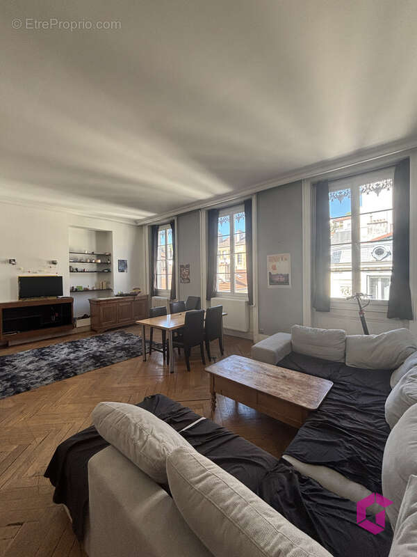 À vendre   Appartement bourgeois de 211 m2   Centre-ville de Saint-Étienne - photo 2