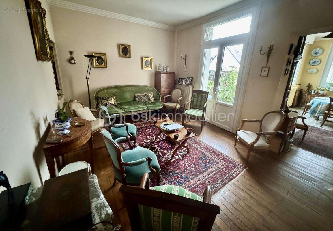 Maison à SAINT-CYR-SUR-LOIRE