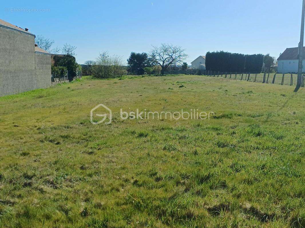 Terrain à THURE