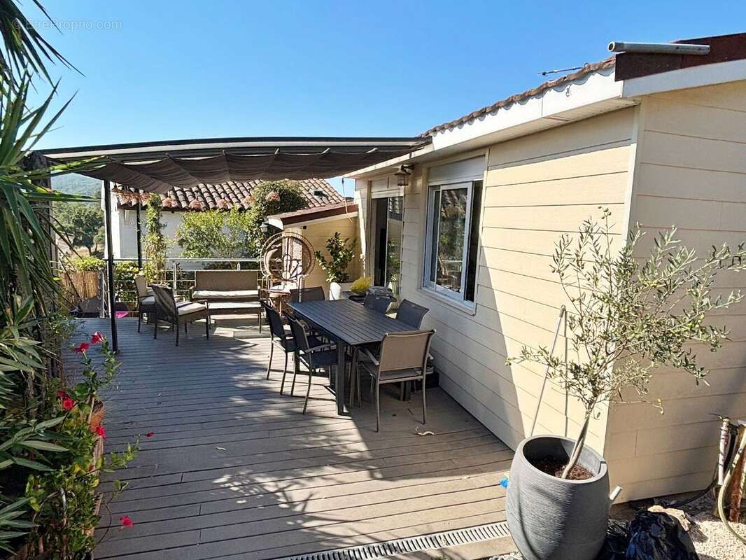 Maison à ROQUEBRUNE-SUR-ARGENS