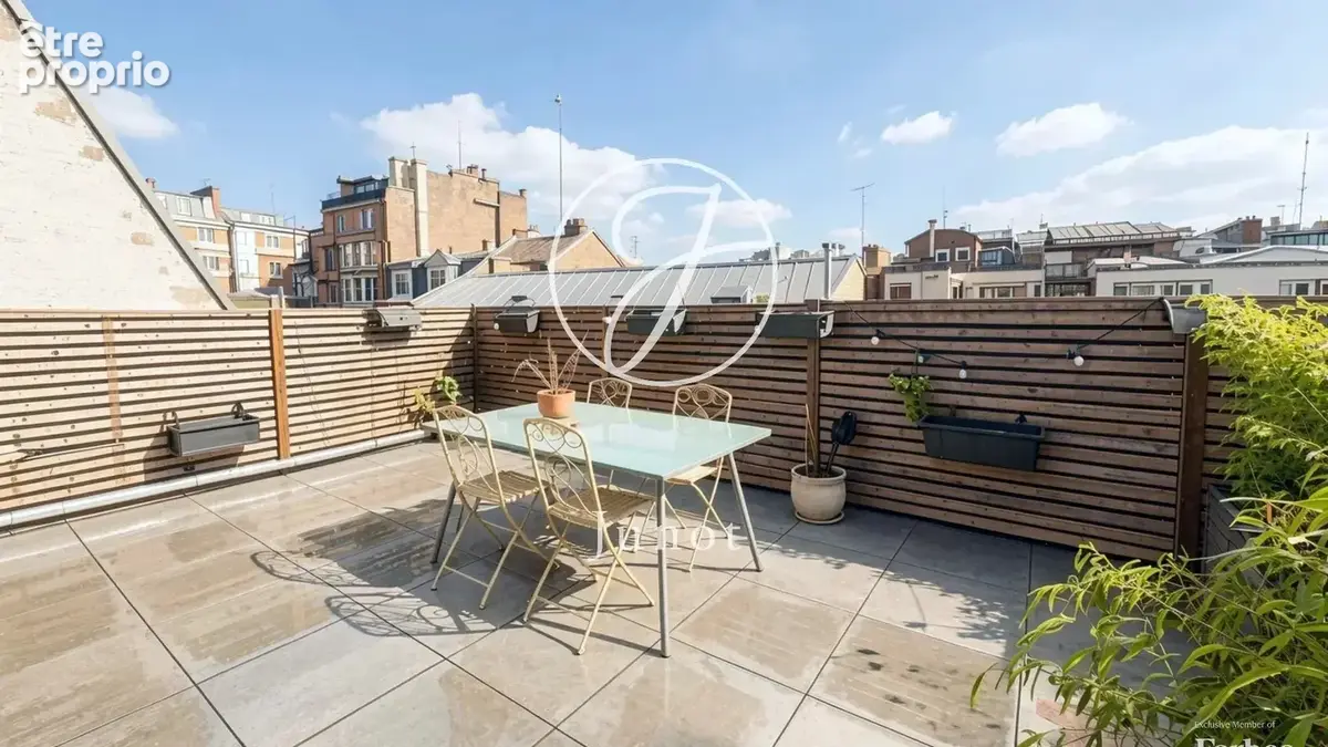 Lille - REPUBLIQUE-BEAUX ARTS - Appartement en duplex à vendre - 4 pièces - 148 m² - 3 chambres - Terrasse - Parking - Cave - photo 2