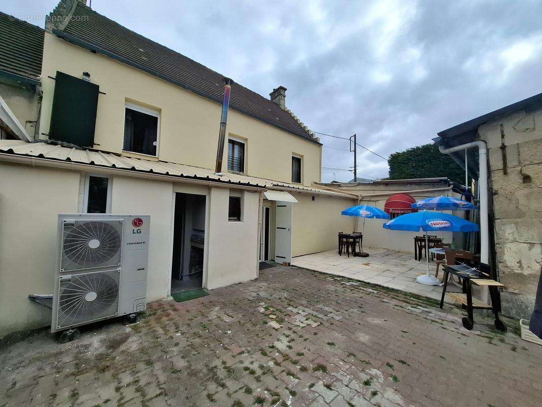 Maison à CUISE-LA-MOTTE