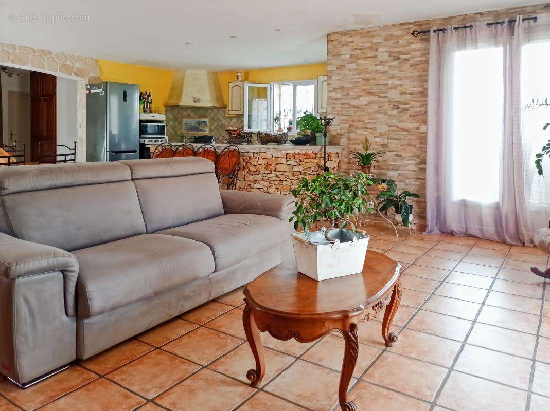 Maison à LUSSAN