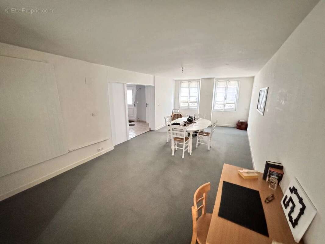 Maison à MONDONVILLE-SAINT-JEAN