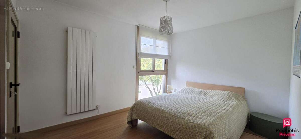 LE BOUSCAT - Maison familiale 4 chambres avec jardin, piscine chauffée et garage - photo 9