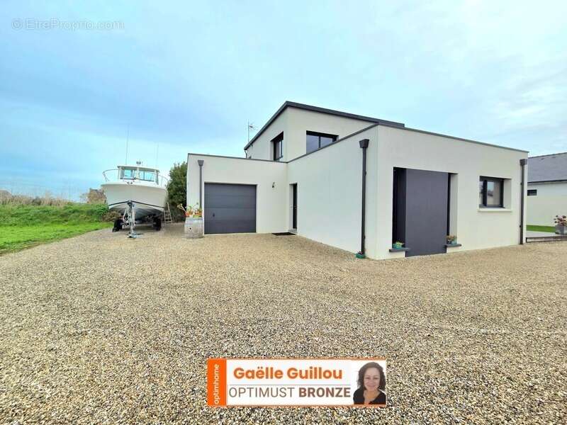 Maison à PLOUGOULM