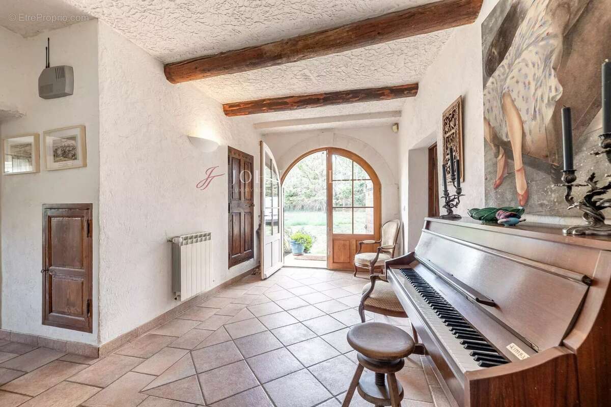 Maison à SAINT-SATURNIN-LES-APT