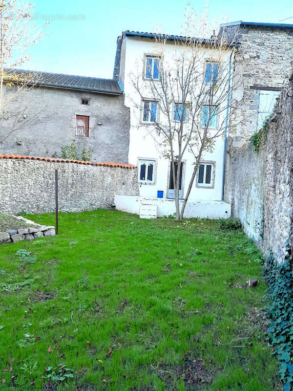 Autre à SAINT-PIERRE-DU-CHAMP